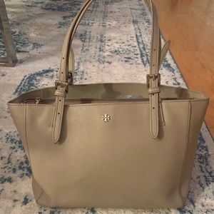 Tory Burch Small Bucket Tote✨